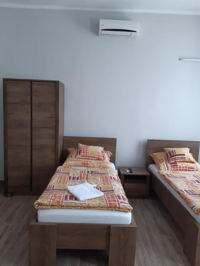 Helga Apartman Makó Buitenkant foto