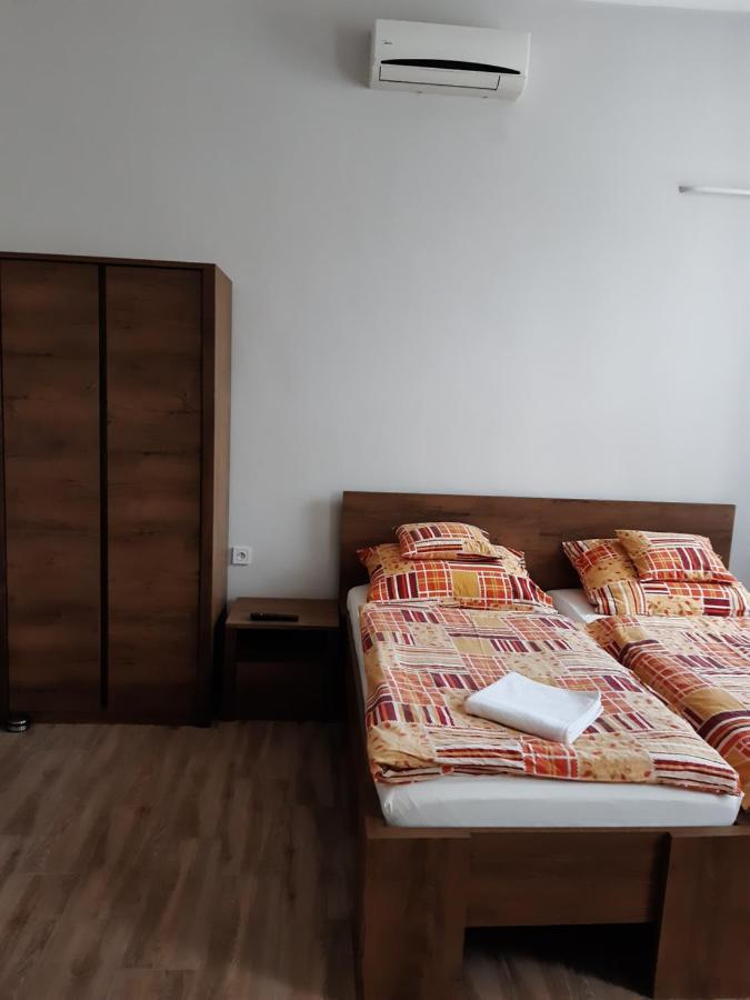 Helga Apartman Makó Buitenkant foto