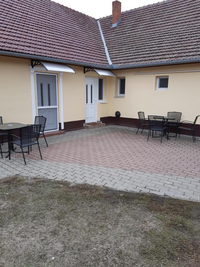 Helga Apartman Makó Buitenkant foto