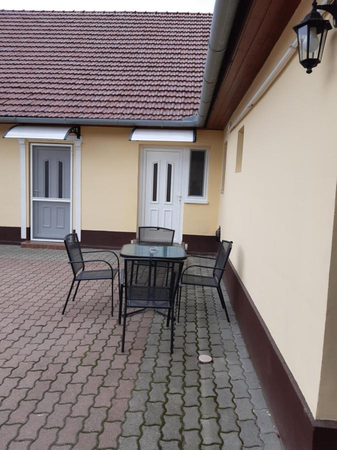 Helga Apartman Makó Buitenkant foto