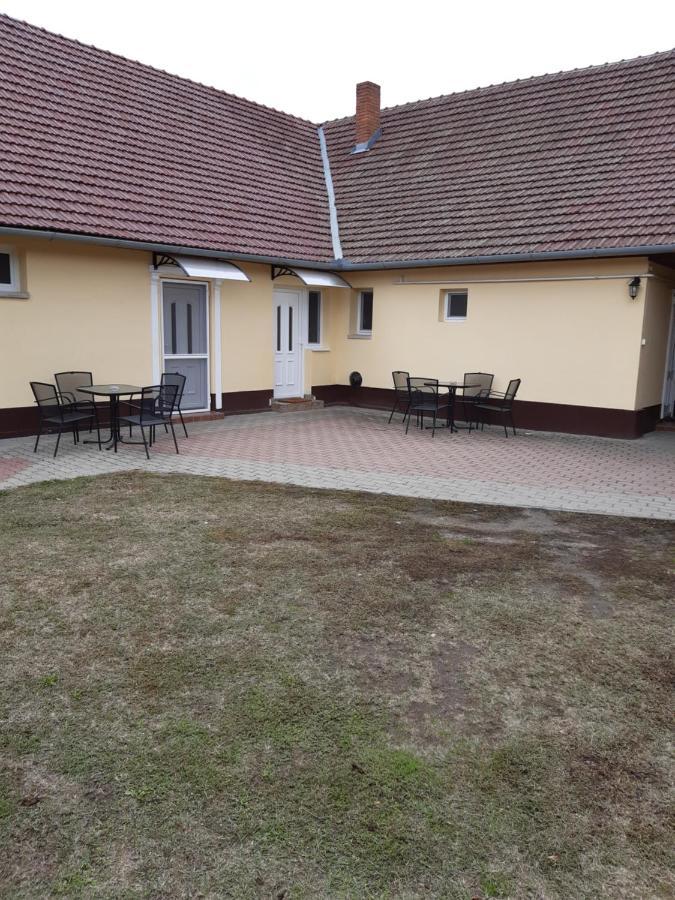 Helga Apartman Makó Buitenkant foto