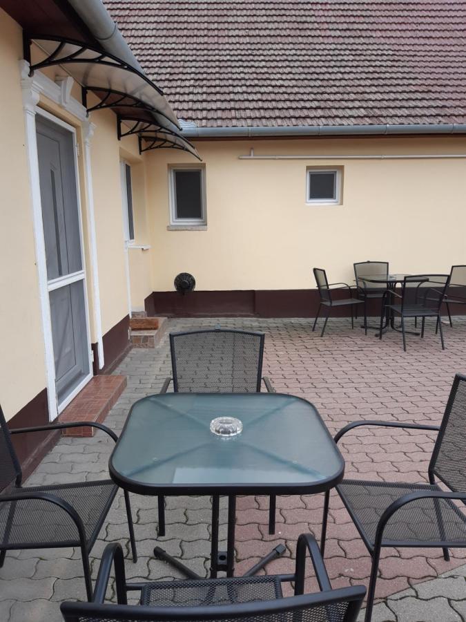 Helga Apartman Makó Buitenkant foto