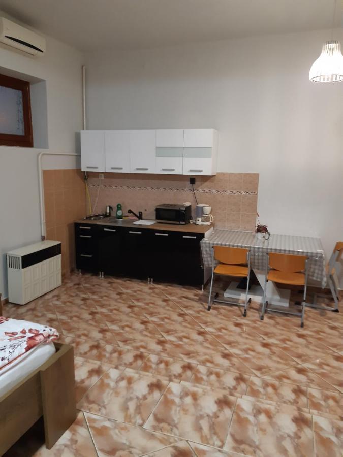 Helga Apartman Makó Buitenkant foto