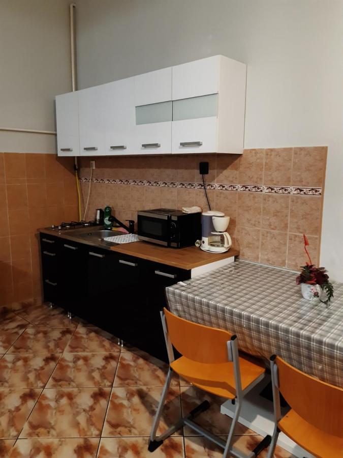 Helga Apartman Makó Buitenkant foto