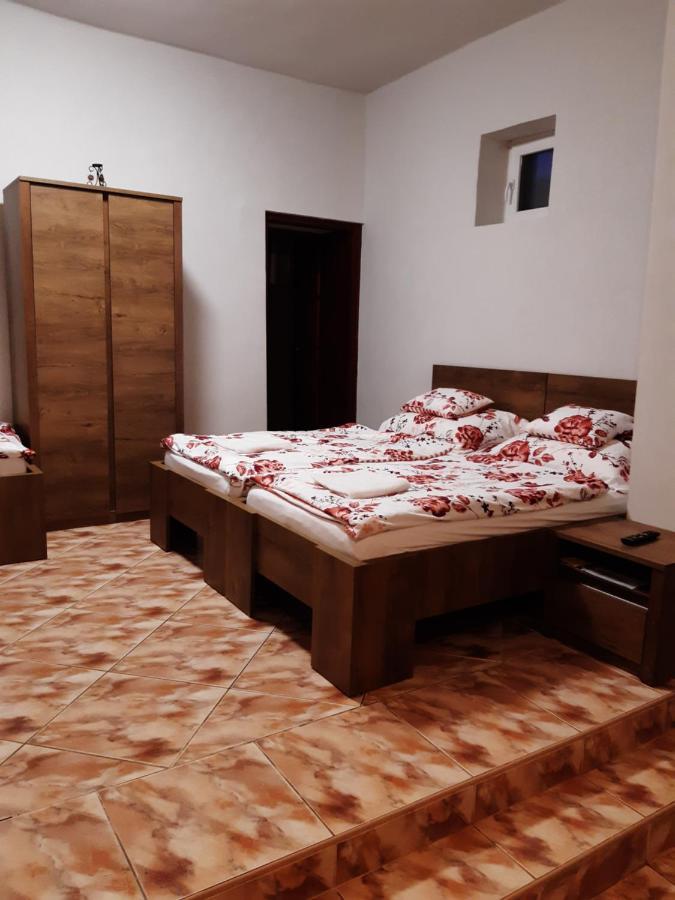 Helga Apartman Makó Buitenkant foto