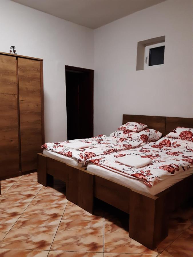 Helga Apartman Makó Buitenkant foto