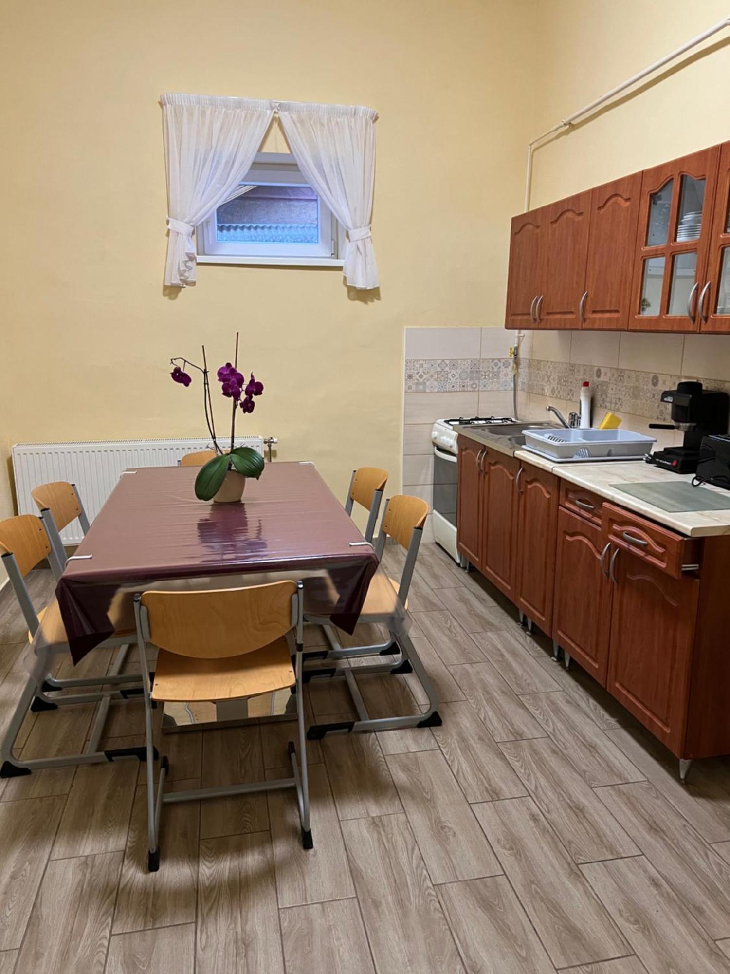 Helga Apartman Makó Buitenkant foto